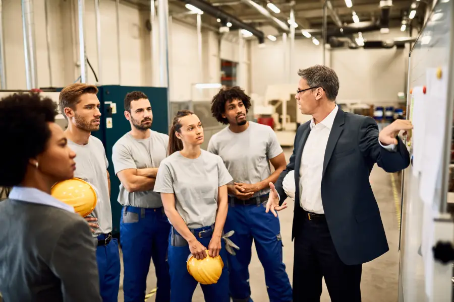 rencontre-ingenieur-pour-projet-architecture-travaillant-partenaire-1-1